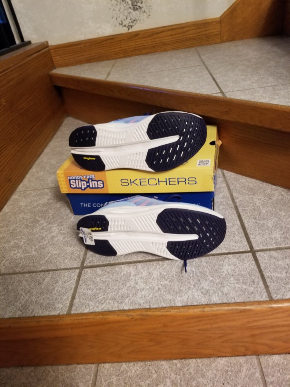 Skechers Slip In Sneakers NIB - Picture 3 of 5